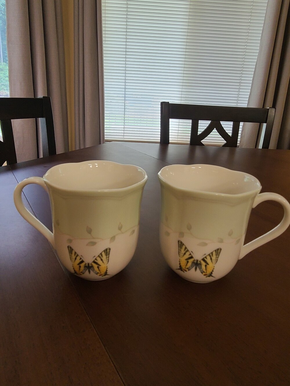 Lenox Butterfly Meadow Green Pastel Scallop Edge Mugs Tiger Swallowtail Set of 2